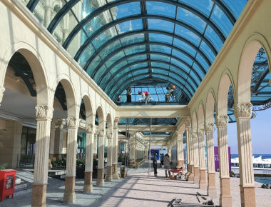 THI CÔNG MÁI VÒM NHỰA (POLYCARBONATE)