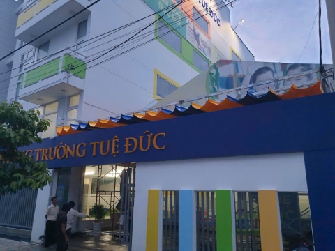 Mái che hệ thống tuệ Đức