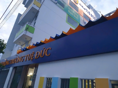 Mái che hệ thống tuệ Đức