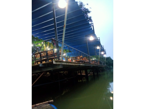 Mái che quán nhậu bờ sông