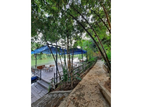 Mái che quán nhậu bờ sông