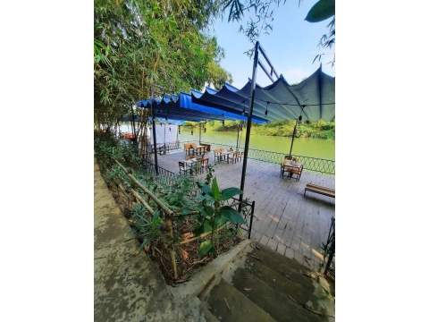 Mái che quán nhậu bờ sông