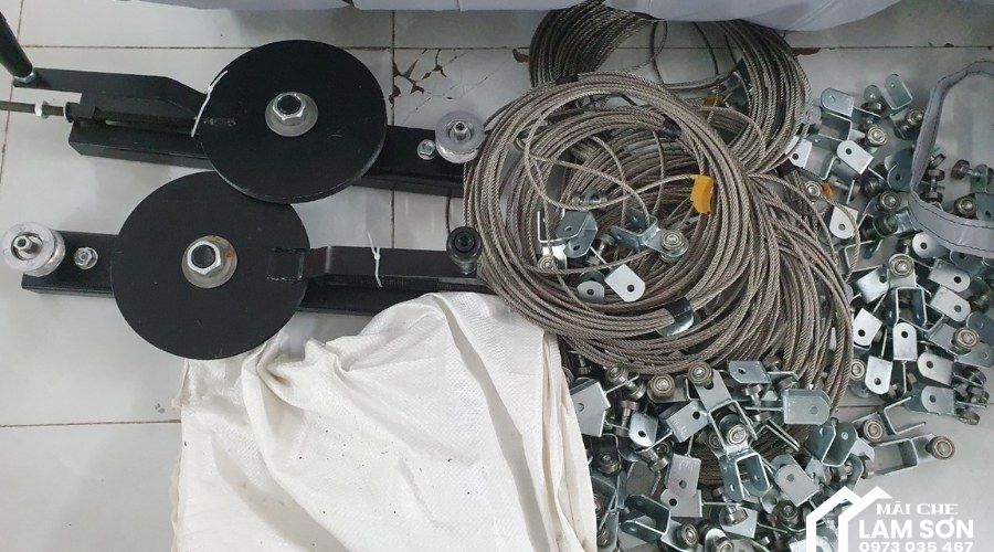 Từ bạt PVC, bạt Tarpaulin đến motor, dây kéo và phụ kiện